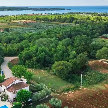 Mimosa Villa *